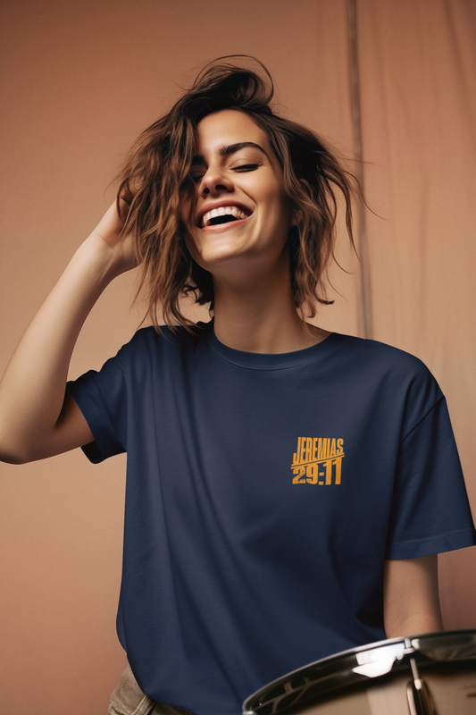 Rendirse No Es Opción Tee — Oversized Boxy Spanish Faith Graphic T-Shirt (Jeremías 29:11)